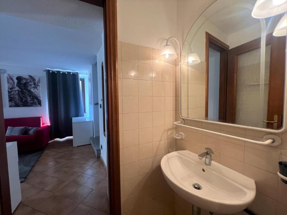 Apartment In Central Square With Lake View レンノ エクステリア 写真
